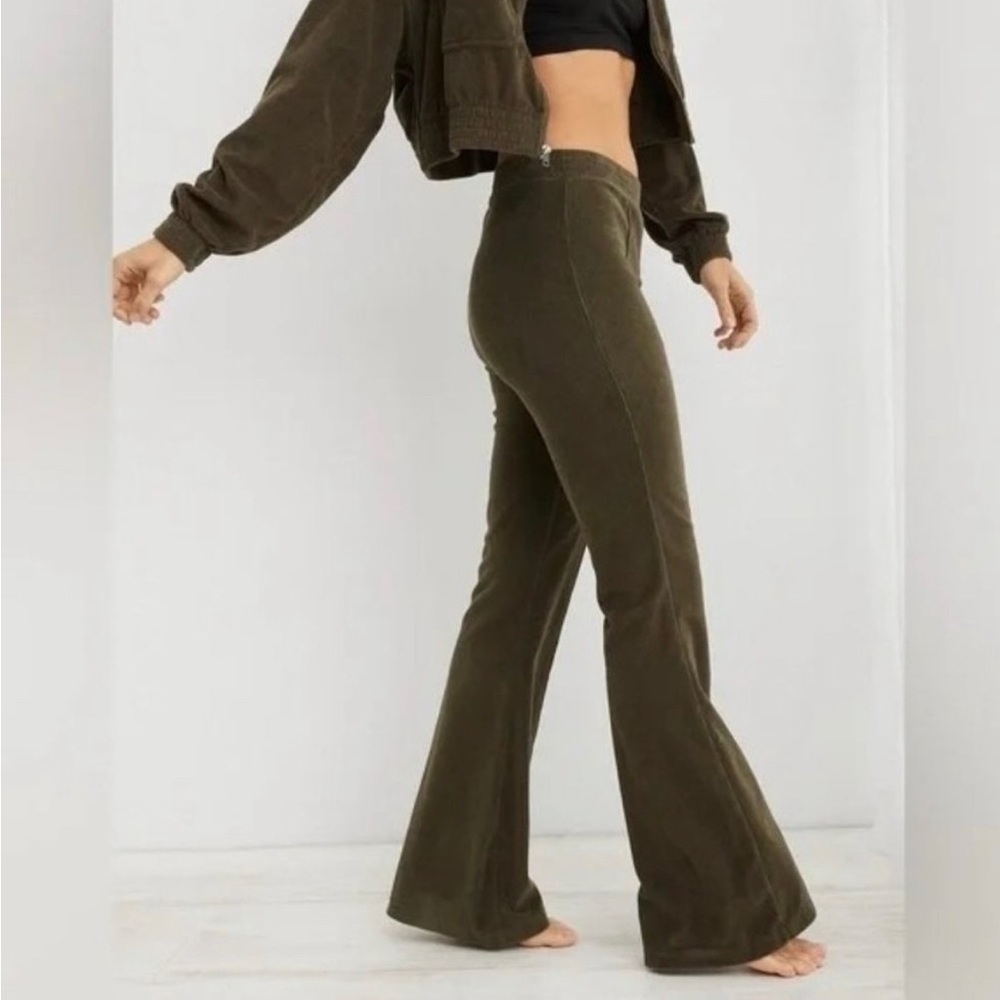 Aerie NWT Groove-On Rib Velour Flare Pant Nomad Olive Size Large short